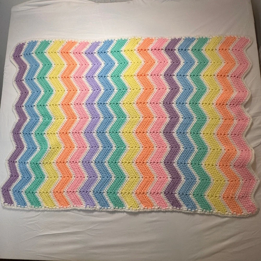 Handmade Crochet Baby Blanket Rainbow Pastel Chevron Scalloped Throw 43x32 inch